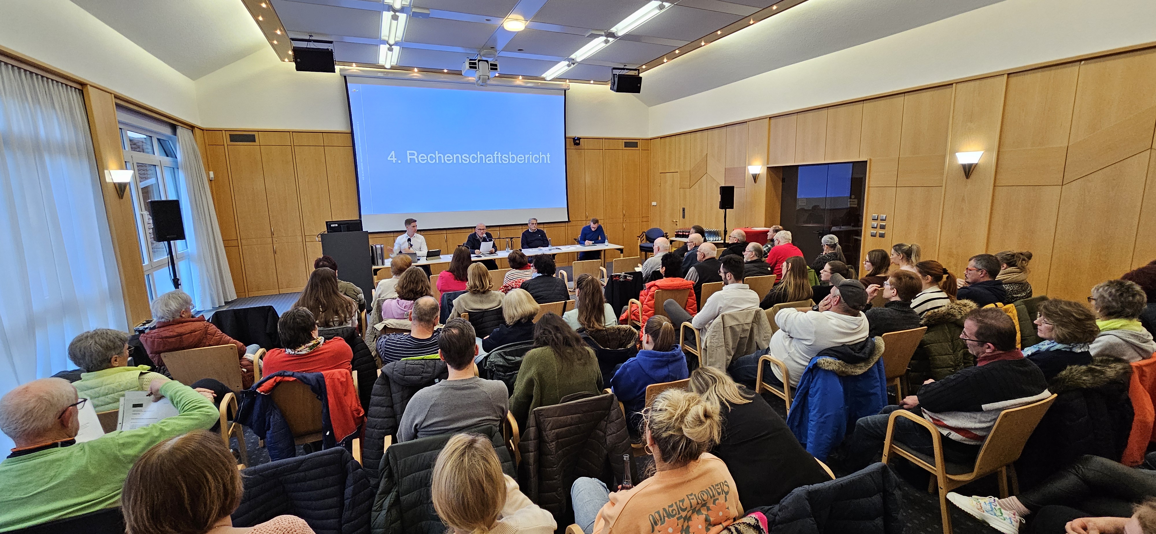 Dieses Bild zeigt einen Blick in die Mitgliederversammlung